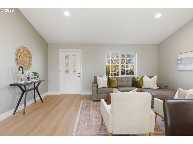 595 RABER Rd, Eugene, OR 97402