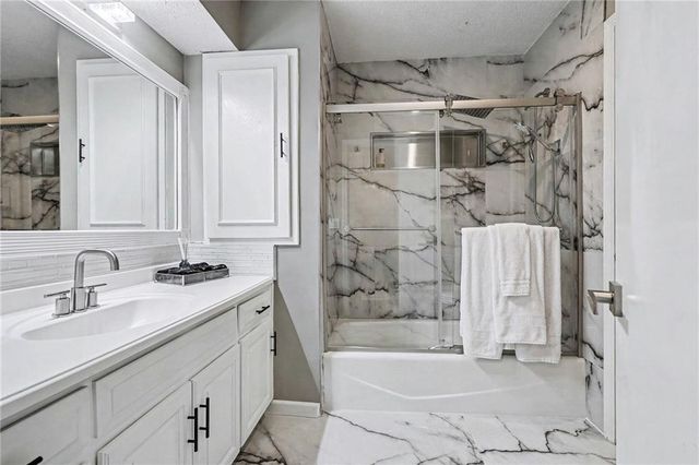 15129 Glenwood Avenue, Overland Park, KS 66223