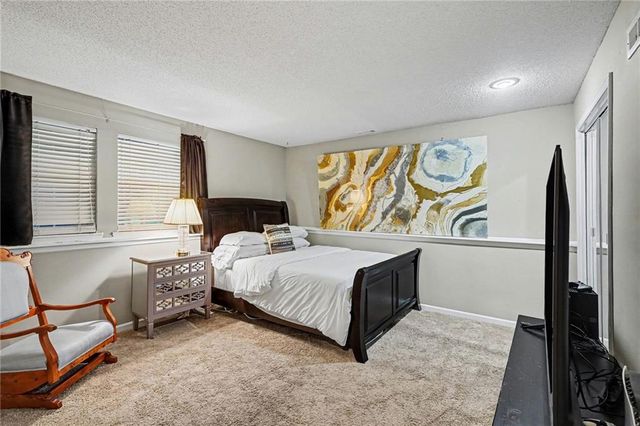 15129 Glenwood Avenue, Overland Park, KS 66223