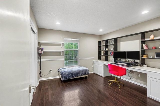 15129 Glenwood Avenue, Overland Park, KS 66223