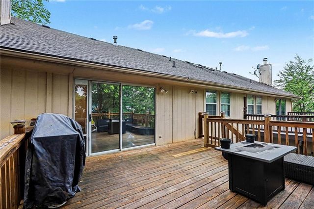 15129 Glenwood Avenue, Overland Park, KS 66223