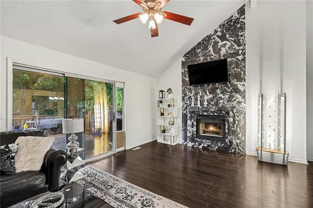 15129 Glenwood Avenue, Overland Park, KS 66223