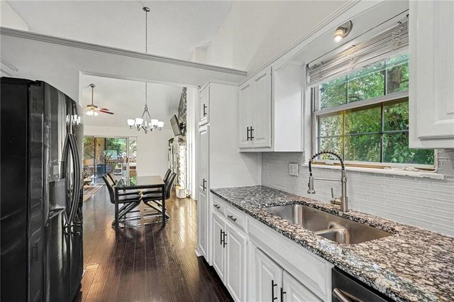 15129 Glenwood Avenue, Overland Park, KS 66223