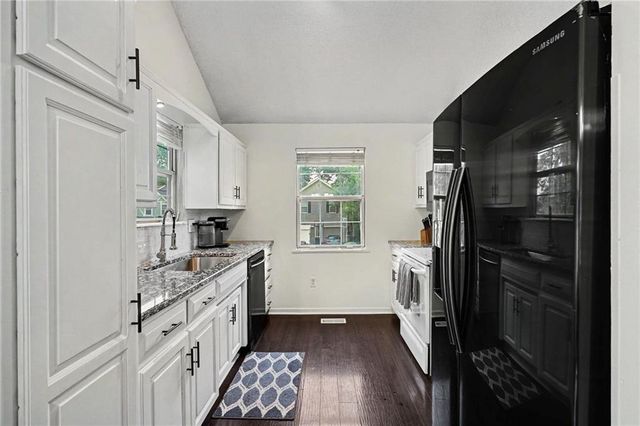 15129 Glenwood Avenue, Overland Park, KS 66223