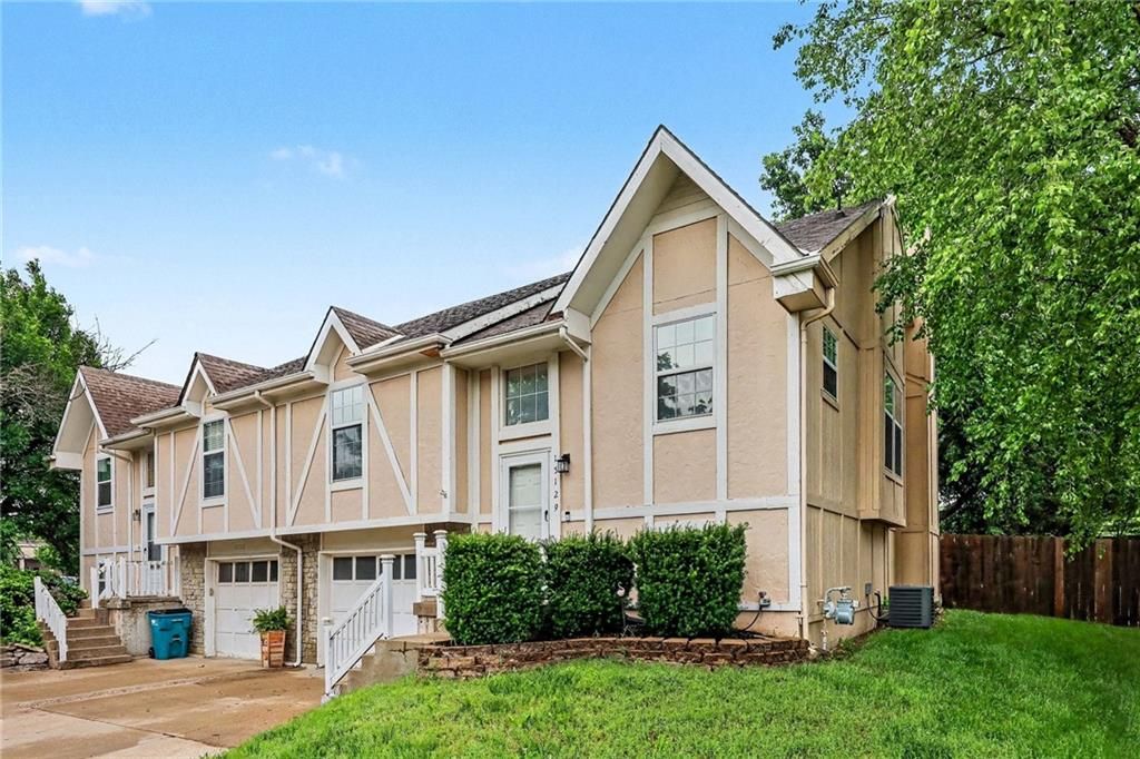 15129 Glenwood Avenue, Overland Park, KS 66223