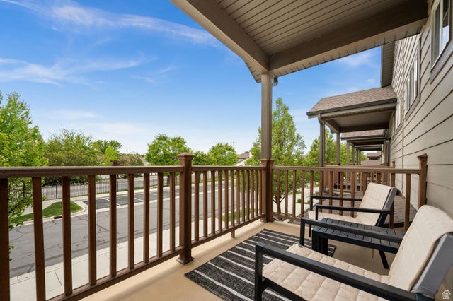 819 W JORDAN OAKS CT, Sandy, UT 84070