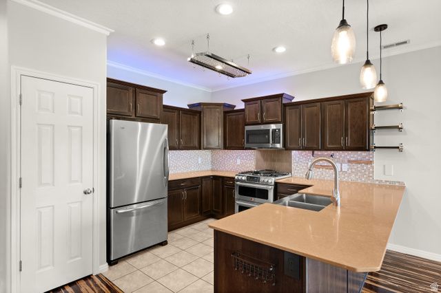 819 W JORDAN OAKS CT, Sandy, UT 84070