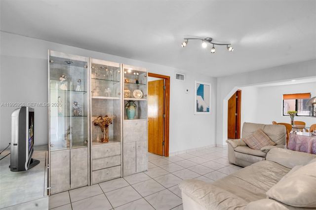 670 E 45th St, Hialeah, FL 33013