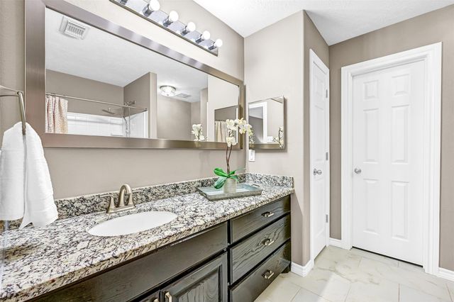 6754 River Ridge Lane, Dickinson, TX 77539