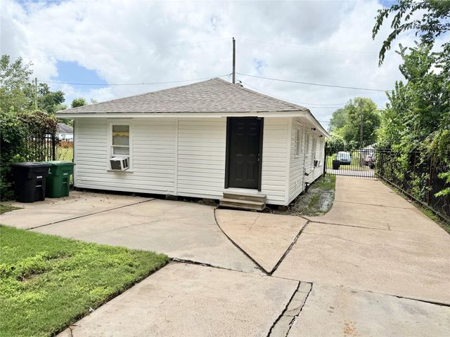 1323 E 35th Street, Houston, TX 77022