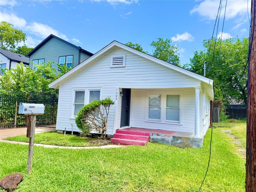 1323 E 35th Street, Houston, TX 77022