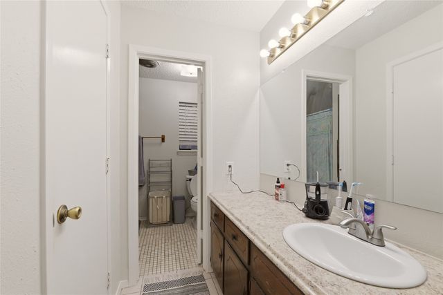 914 Meadowlark Lane, Granbury, TX 76048