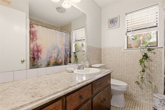 914 Meadowlark Lane, Granbury, TX 76048