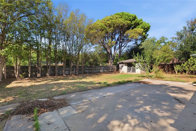 914 Meadowlark Lane, Granbury, TX 76048