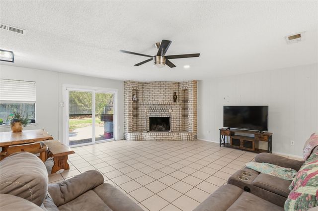 914 Meadowlark Lane, Granbury, TX 76048