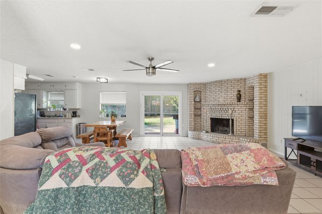 914 Meadowlark Lane, Granbury, TX 76048