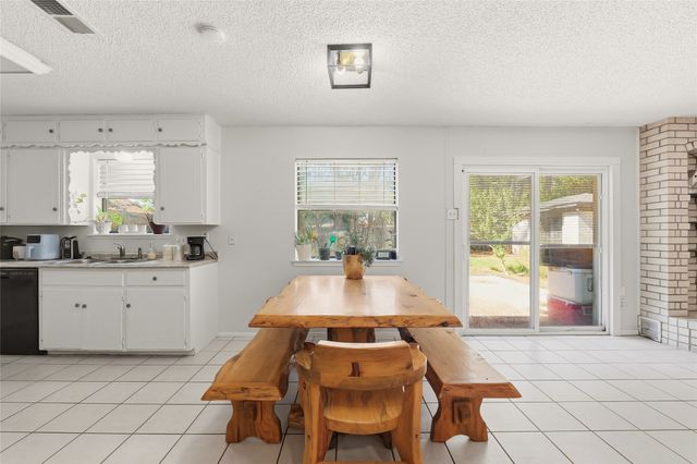 914 Meadowlark Lane, Granbury, TX 76048