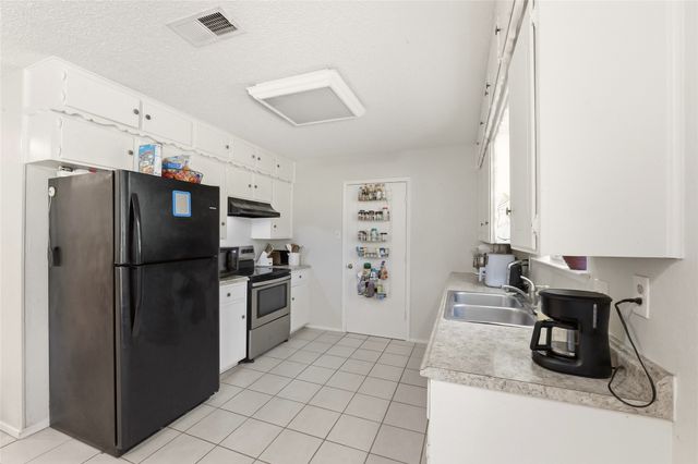 914 Meadowlark Lane, Granbury, TX 76048