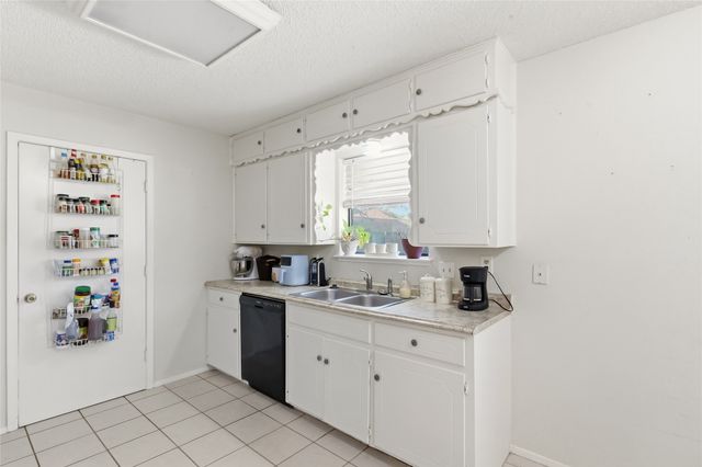 914 Meadowlark Lane, Granbury, TX 76048