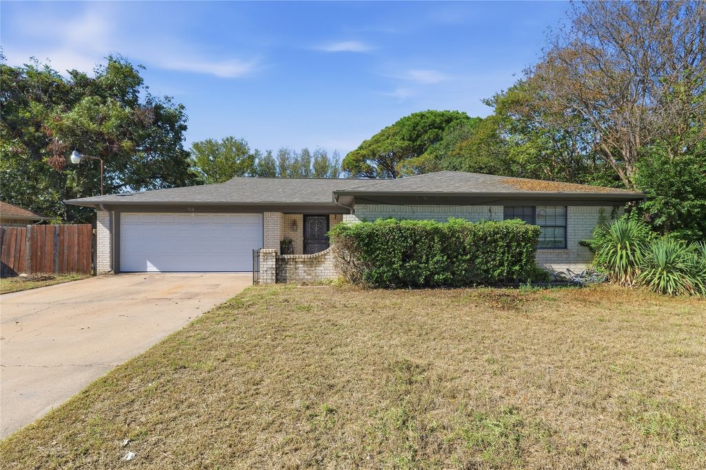 914 Meadowlark Lane, Granbury, TX 76048