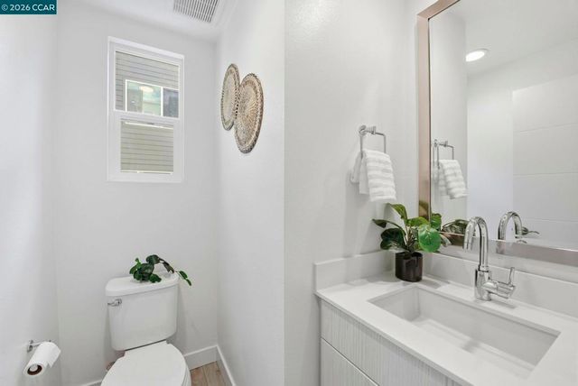 150 Uptown Cir, Oakland, CA 94607