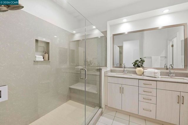 150 Uptown Cir, Oakland, CA 94607