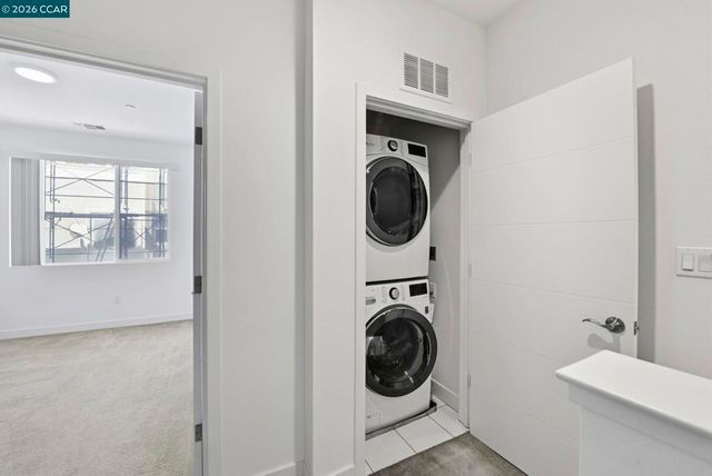 150 Uptown Cir, Oakland, CA 94607