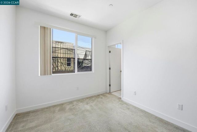 150 Uptown Cir, Oakland, CA 94607