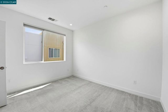 150 Uptown Cir, Oakland, CA 94607