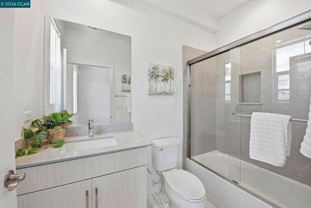 150 Uptown Cir, Oakland, CA 94607