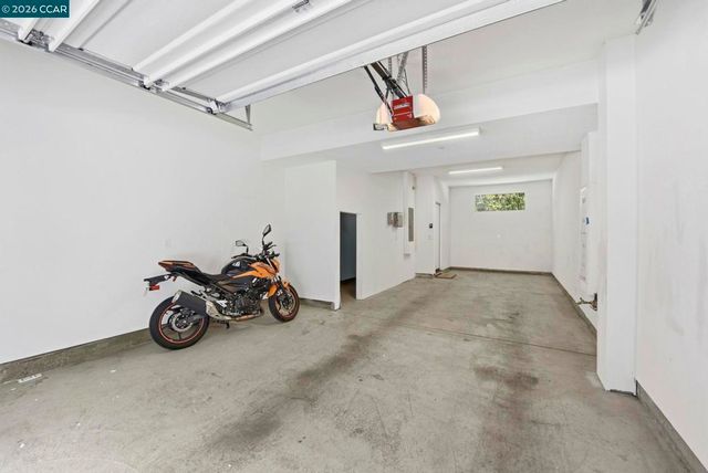 150 Uptown Cir, Oakland, CA 94607