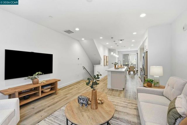 150 Uptown Cir, Oakland, CA 94607