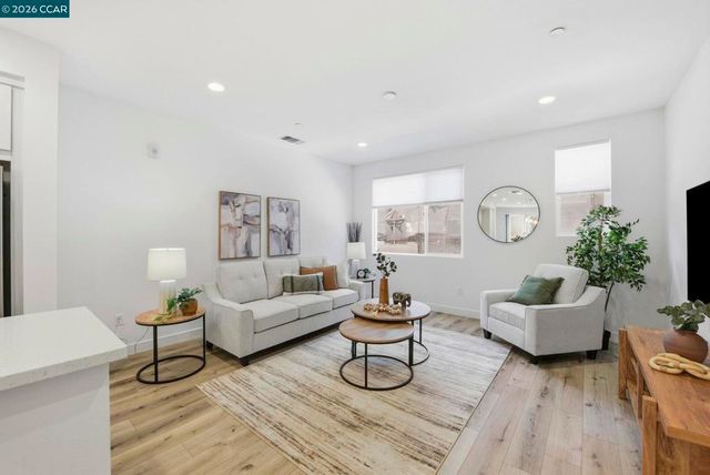 150 Uptown Cir, Oakland, CA 94607