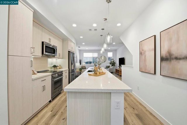 150 Uptown Cir, Oakland, CA 94607