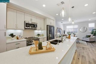 150 Uptown Cir, Oakland, CA 94607