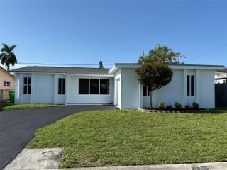 8981 NW 24th St, Sunrise, FL 33322
