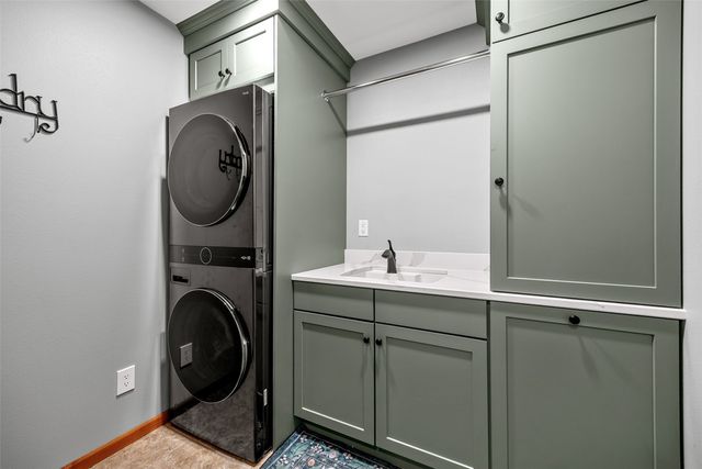 741 Arlington Dr, Iowa City, IA 52245