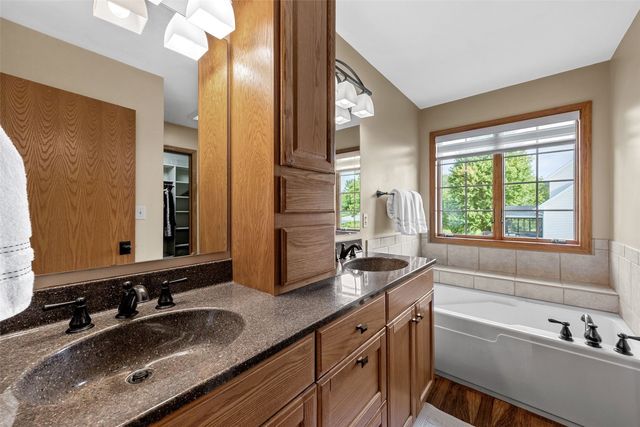 741 Arlington Dr, Iowa City, IA 52245