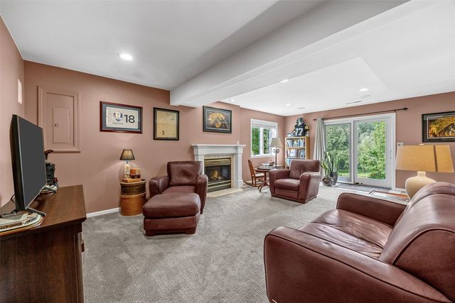 741 Arlington Dr, Iowa City, IA 52245
