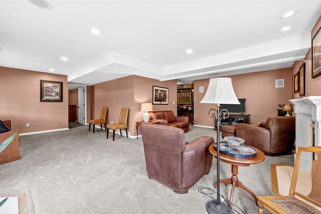 741 Arlington Dr, Iowa City, IA 52245