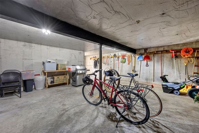 741 Arlington Dr, Iowa City, IA 52245