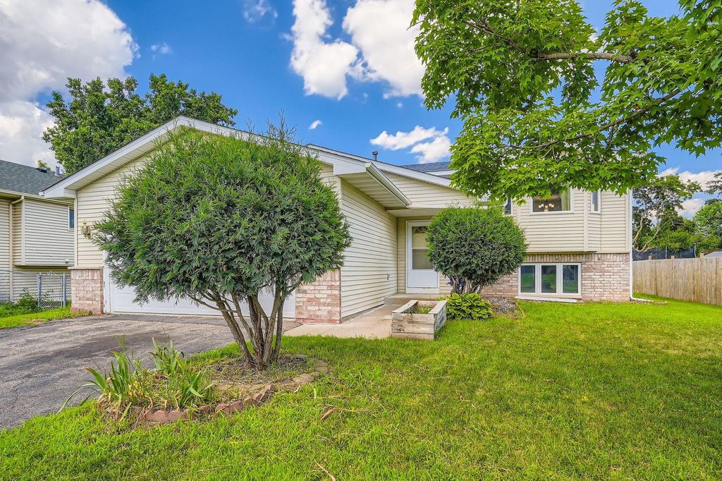 2208 84th Avenue N, Brooklyn Park, MN 55444