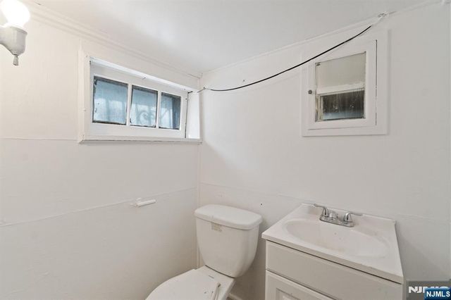 326 Eastern Parkway, Newark, NJ 07106