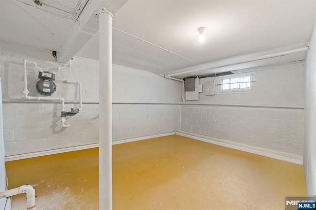 326 Eastern Parkway, Newark, NJ 07106