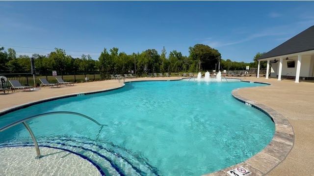 615 RIVERDALE DR, Oakland, TN 38060