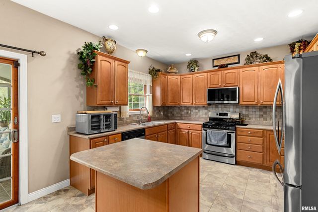 1618 SYCAMORE, Washington, IL 61571