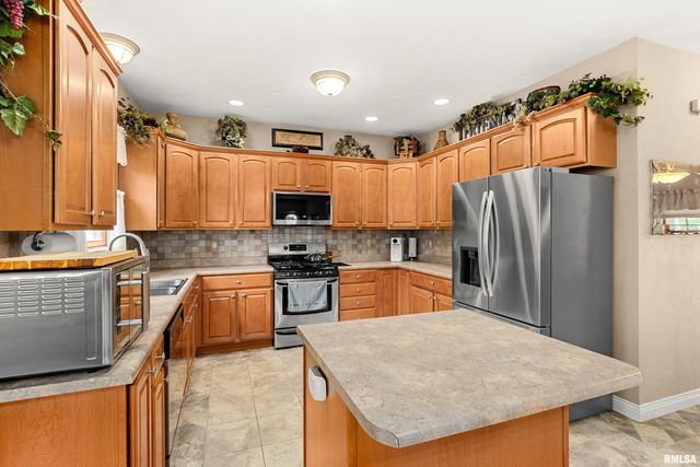 1618 SYCAMORE, Washington, IL 61571
