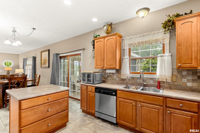 1618 SYCAMORE, Washington, IL 61571
