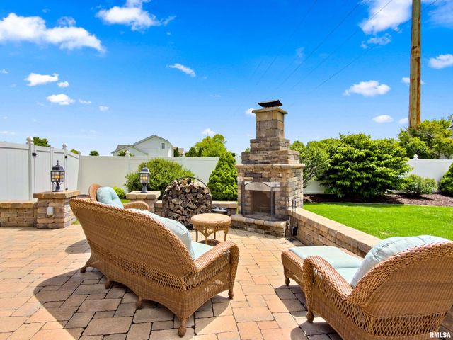 1618 SYCAMORE, Washington, IL 61571