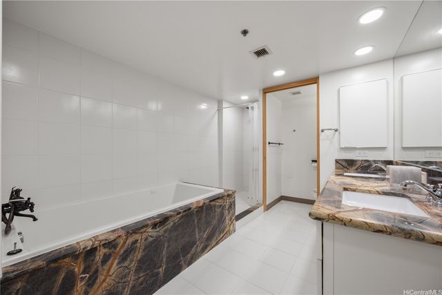 1888 Kalakaua Avenue 1701, Honolulu, HI 96815